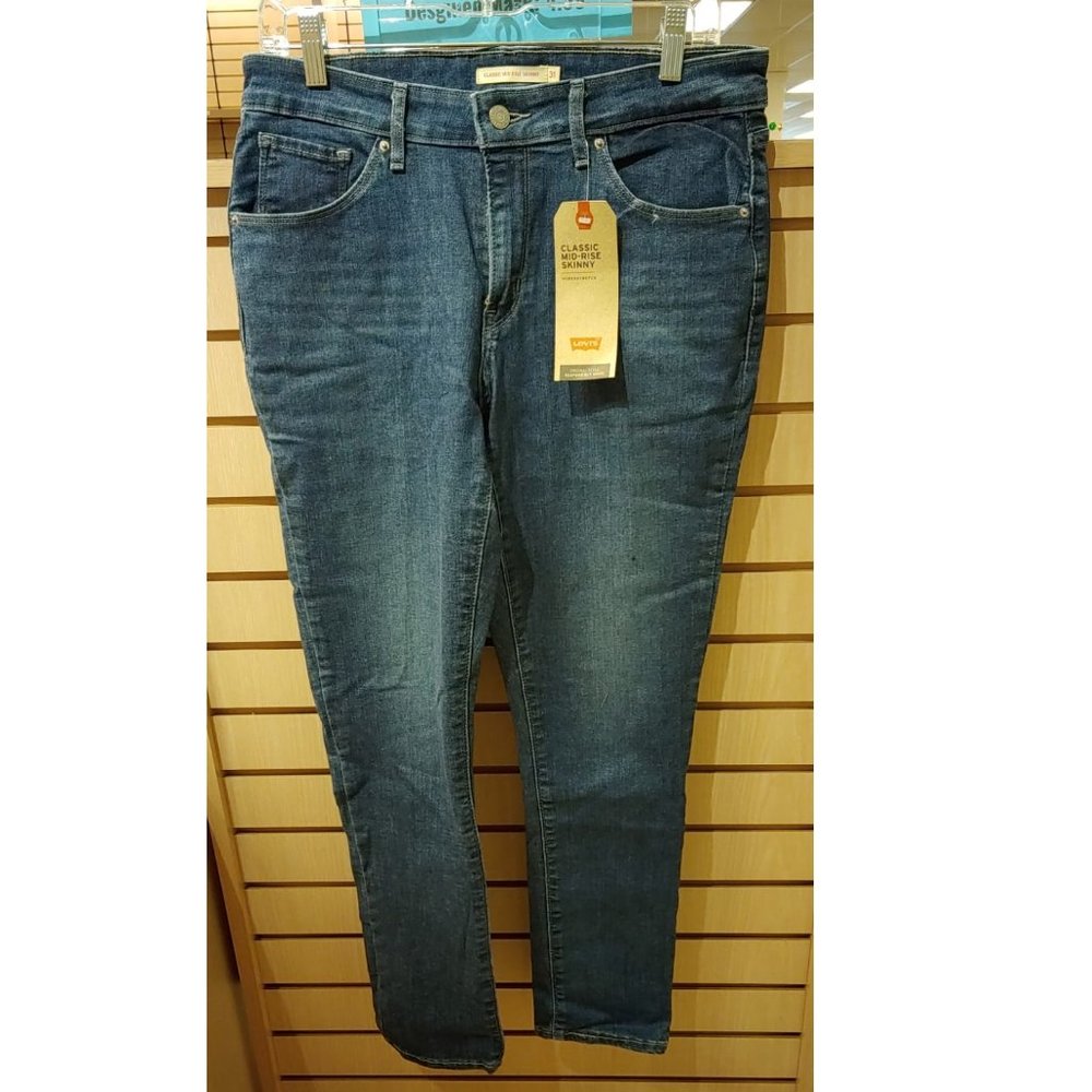 Levi's Women's Classic Dark Wash Skinny Jeans - Picture 2 of 4
